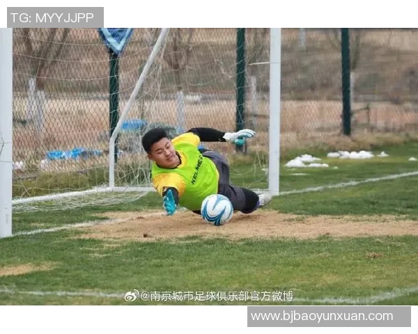 南京足球队心理素质引发热议球迷对球队表现的看法与期待