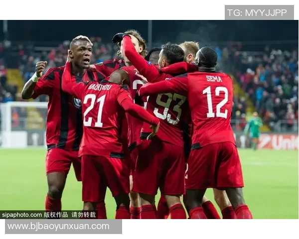 奥斯特桑斯与柔亚的激烈对决揭示了足球战术的精彩与魅力