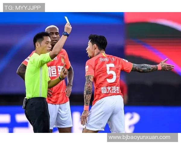 恒大与申花激战正酣比分悬念不断引发球迷热议