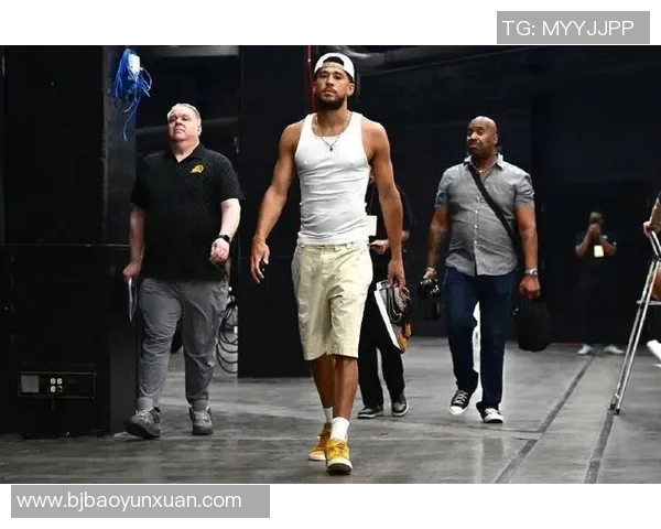 德文布克如何在NBA赛场上展现个人风采与团队合作精神